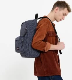Eastpak OUT OF OFFICE Rugzak, 27 Liter, 13.3 Inch Laptopvak - Refleks Navy -Tassen Kortingen Winkel 1082x1200 2