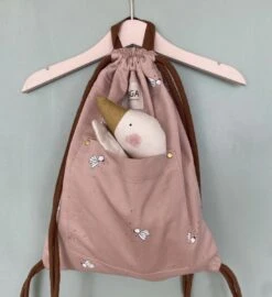 Saga Copenhagen Flipi Latte - Gym Bag - Turnzak - Zwemtas - Rugzakje - Roze Met Vogeltjes -Tassen Kortingen Winkel 1096x1200 4