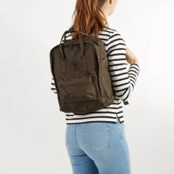 Fjallraven Fjällräven Re-Kånken Unisex Rugzak - Dark Olive -Tassen Kortingen Winkel 1200x1200 1342