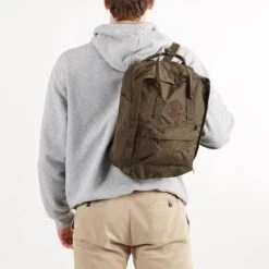 Fjallraven Fjällräven Re-Kånken Unisex Rugzak - Dark Olive -Tassen Kortingen Winkel 1200x1200 1343