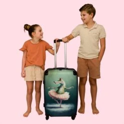 NoBoringSuitcases.com® Koffer Groot - Krokodil - Kroon - Goud - Ballet - Portret - Trolley Koffer Met TSA-slot - Met Wielen - 90 Liter - Reiskoffer - 66 Cm -Tassen Kortingen Winkel 1200x1200 746