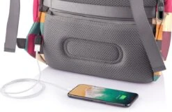 XD Design Bobby Soft Art - Anti-Diefstal Rugzak 16 Liter - Geometric -Tassen Kortingen Winkel 1200x776 2