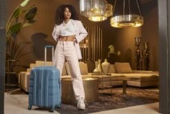 ©TROLLEYZ - Paris No.5 - Reiskoffer - 78cm Met TSA Slot - Dubbele Wielen - 360° Spinners - 100% Polypropyleen - Reiskoffer In Ice Blue -Tassen Kortingen Winkel 1200x800 45