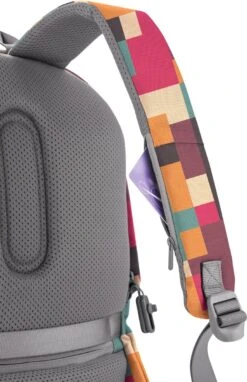 XD Design Bobby Soft Art - Anti-Diefstal Rugzak 16 Liter - Geometric -Tassen Kortingen Winkel 776x1200 3