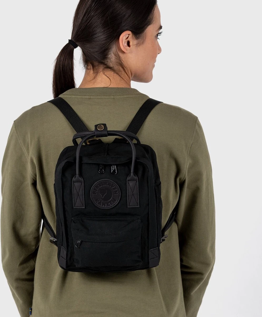Fjallraven Fjällräven Kånken No. 2 Black Mini Unisex Rugzak - Black 4 Fjallraven Fjällräven Kånken No. 2 Black Mini Unisex Rugzak - Black - Afbeelding 2